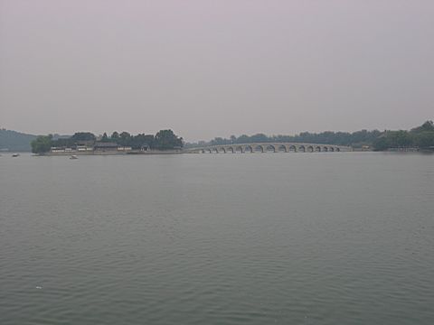 Peking - Sommerpalast - Süd-See-Insel und 17-Bogen-Brücke
