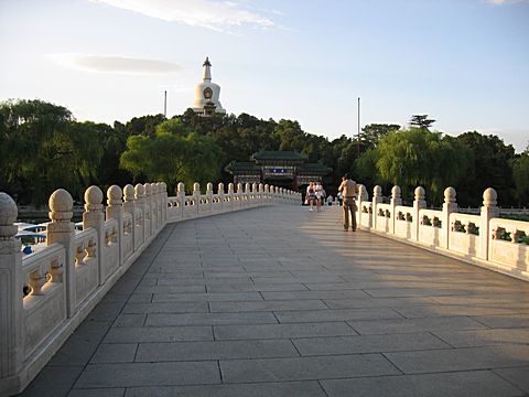 Peking - Bei Hai Park - Weisse Dagoba